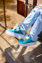Load image into Gallery viewer, Marysol Sneakers

